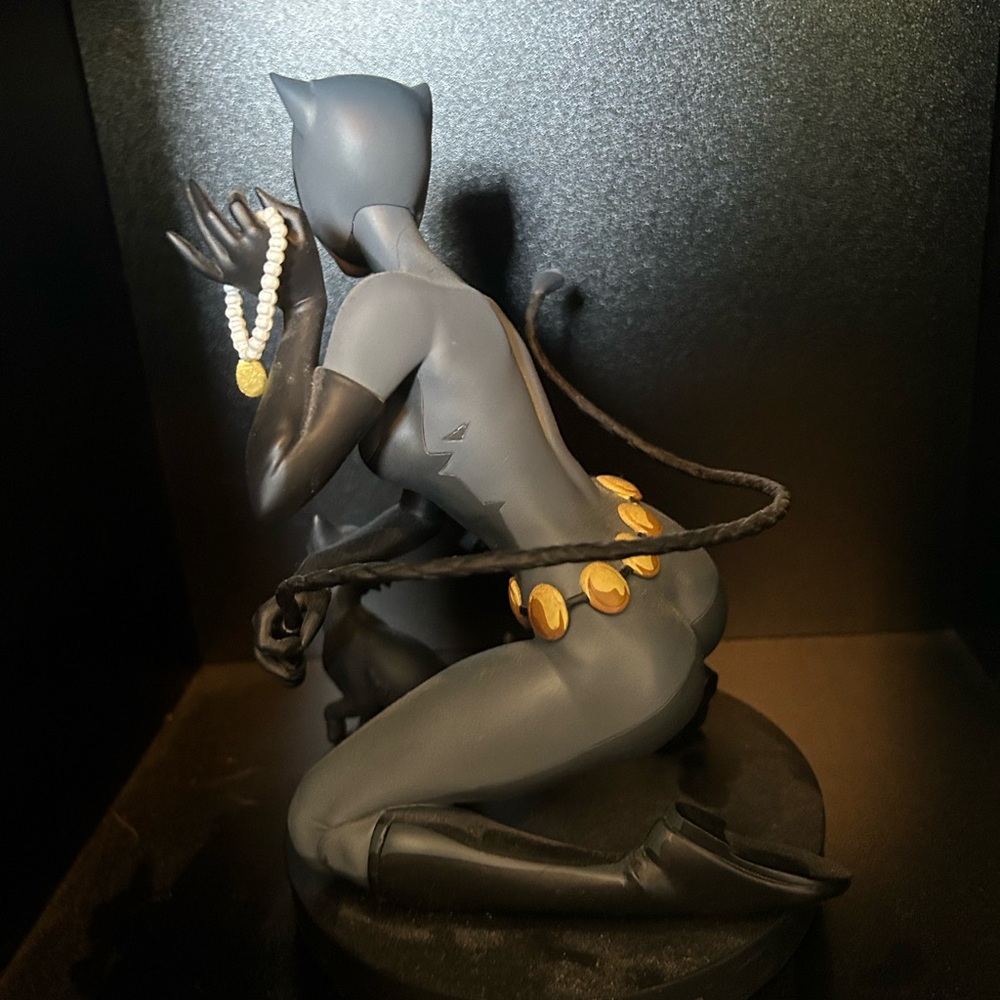 McFarlane DC Design Catwoman statue with box :) - Picture 7 of 16